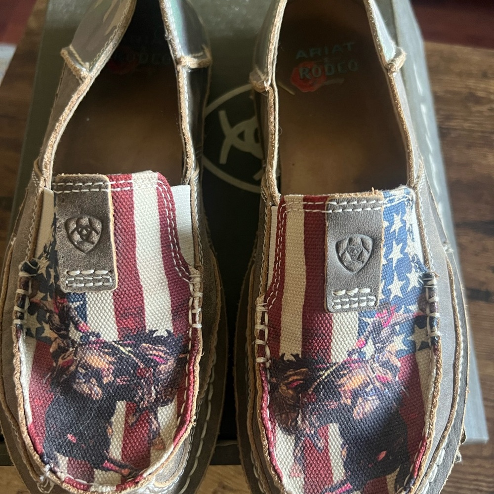 Ariat Rodeo Quincy Americana Canvas cruiser in Red, White & Blue camo back